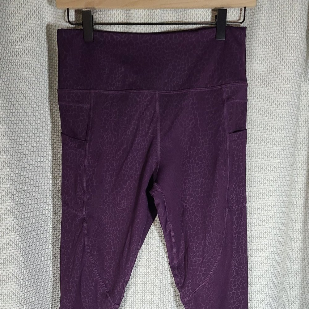 Zyia Active purple animal print capri size 8/10 Excellent Used Condition